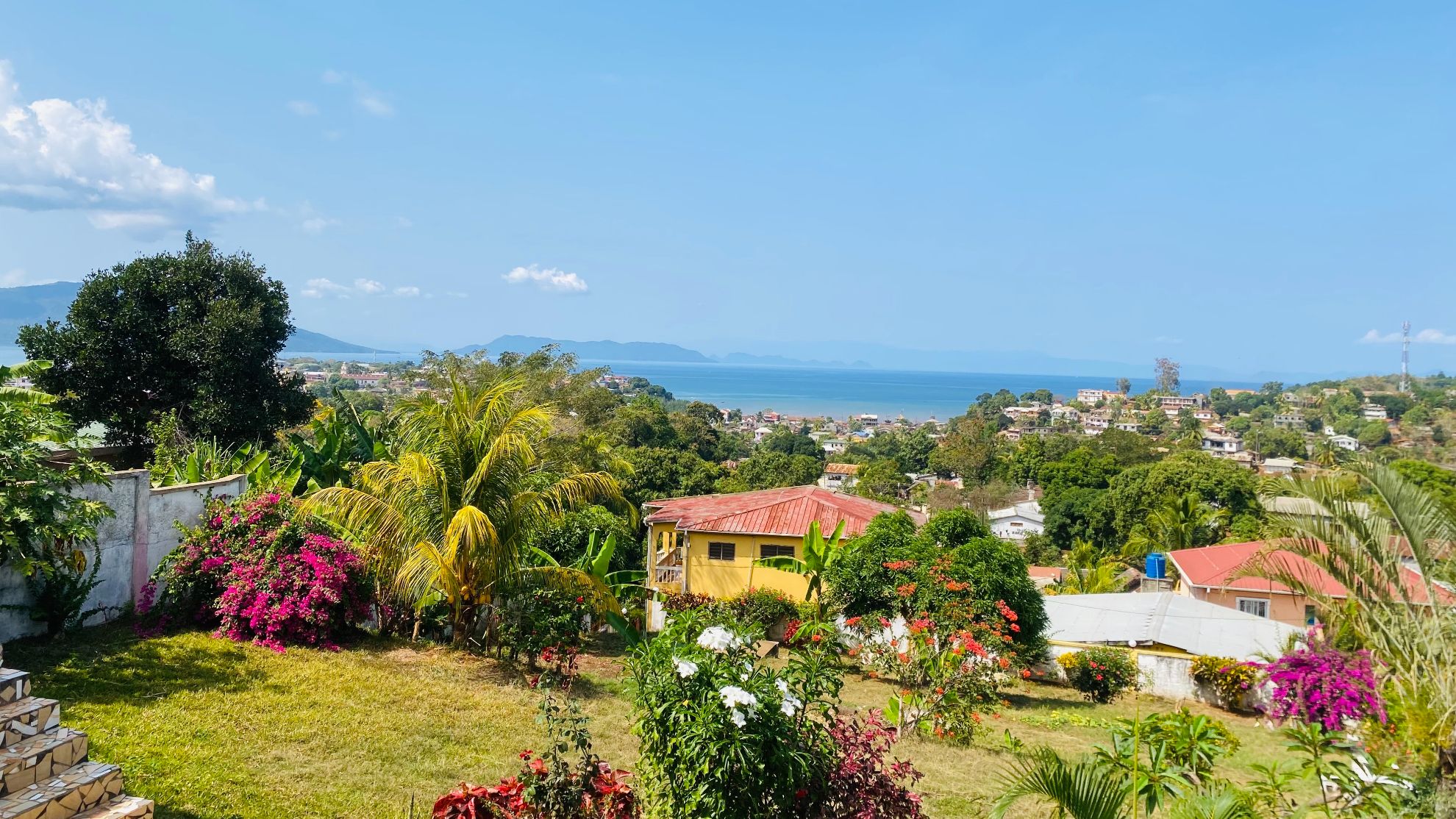 GRANDE MAISON A LOUER AVEC VUE SUR MER