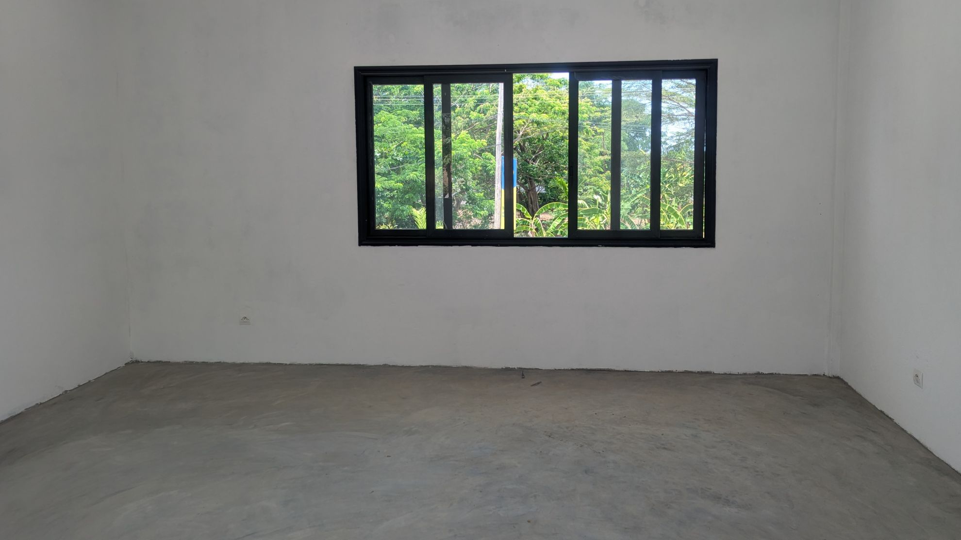 À LOUER – LOCAUX COMMERCIAUX À FORTE VISIBILITÉ !