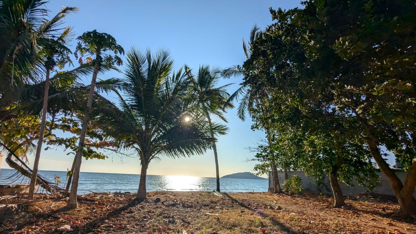 SUPERBE TERRAIN SUR LA PLAGE PAS LOIN DU GOLF