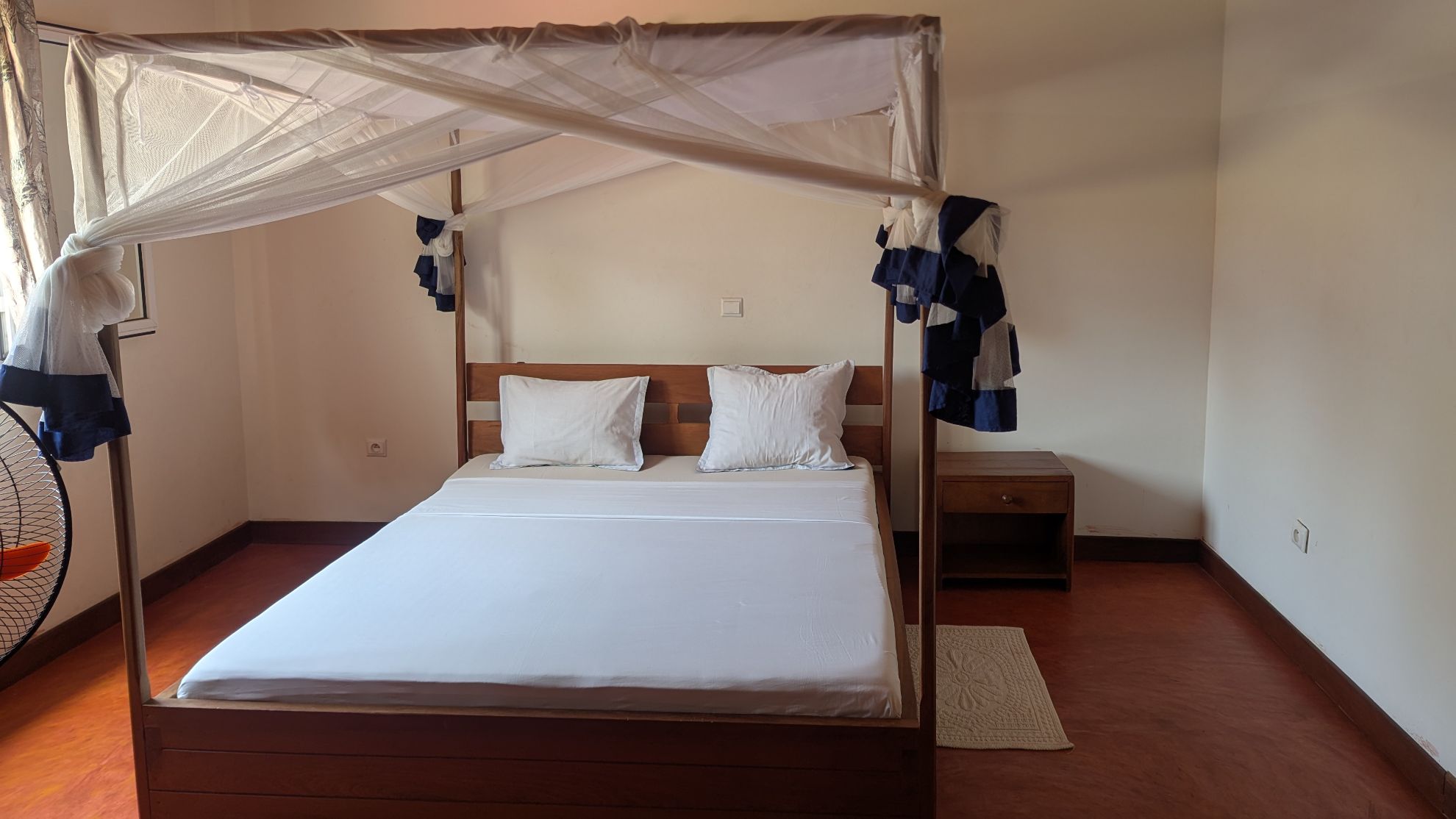 GRAND STUDIO MEUBLÉ – À 45 MÈTRES DE LA PLAGE